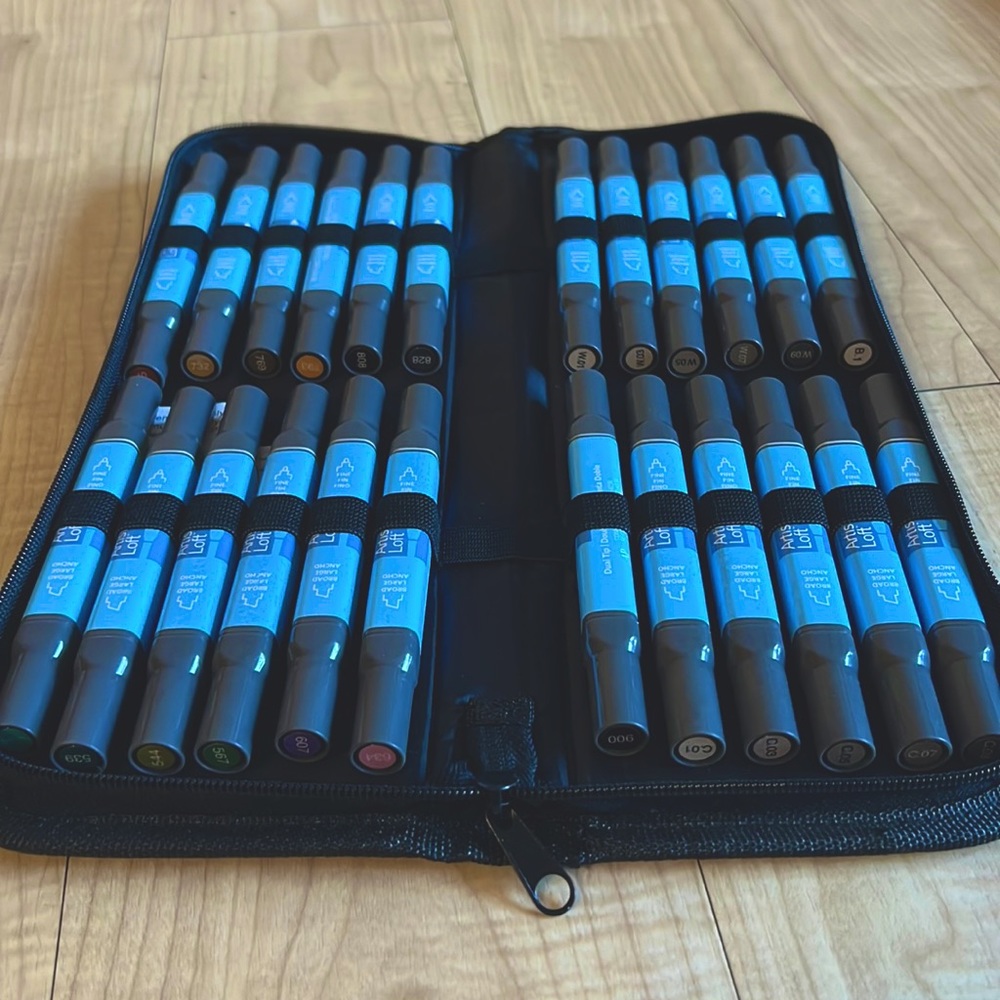 Set of BRAND NEW 24 Artist Lost dual tip illustration markers